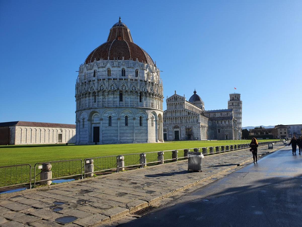 The Square Of Miracles Apartment Pisa Bagian luar foto